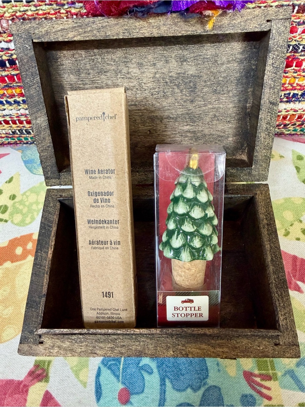 Pampered Chef Wine Aerator & Christmas Tree Bottle Stopper with Gold Top New! 🎄